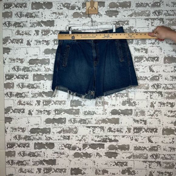 American Eagle | women denim mom shorts raw hem - Picture 6 of 12